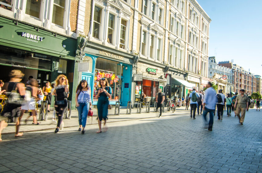 Should you choose an online or high street agent?